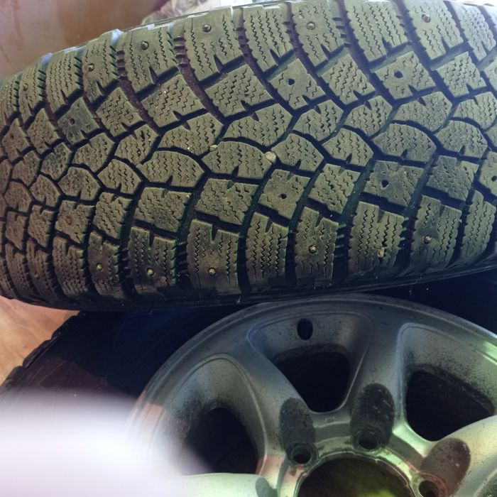 Резина 235/75 r15. Б/у, зимняя