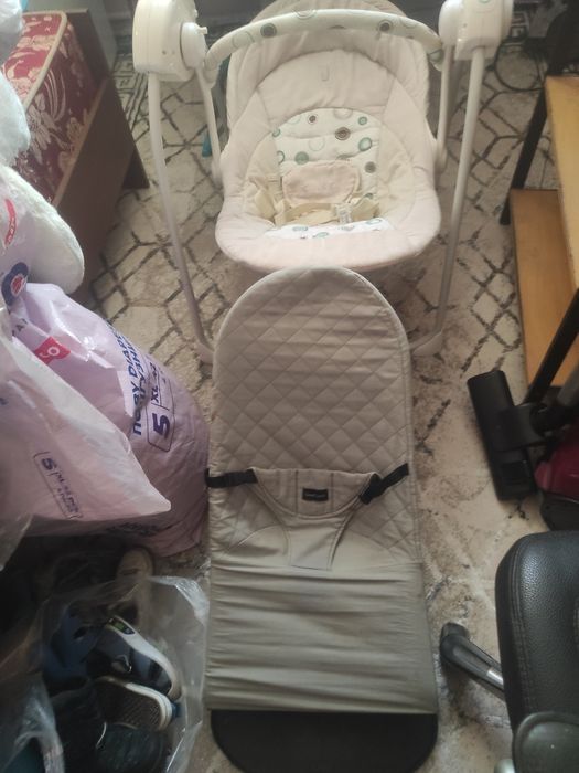 Продам детскую качели и шезлонг
