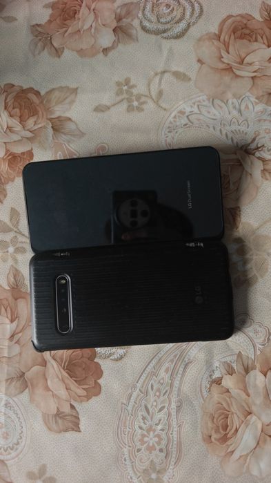 Продам или обменяю lg v60 thinq Dual screen