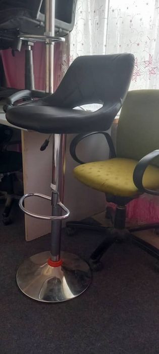 Салон кресло сотилади