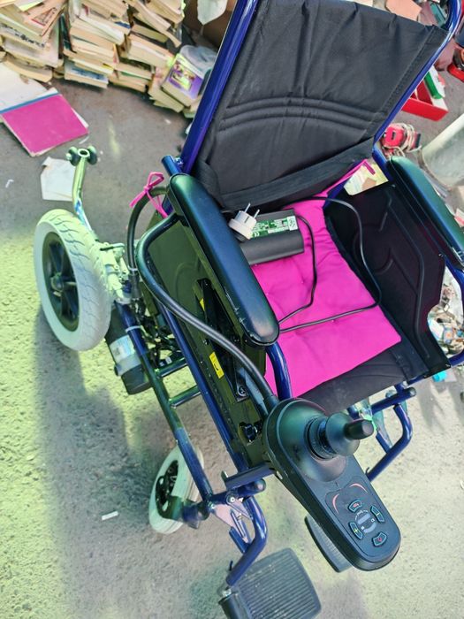 Cărucior persoane cu disabilitați