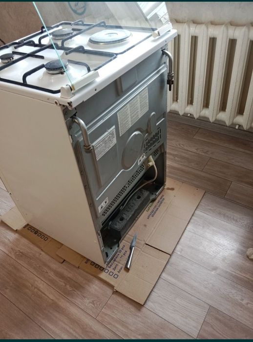 Срочно продам газ плиту BOSH
