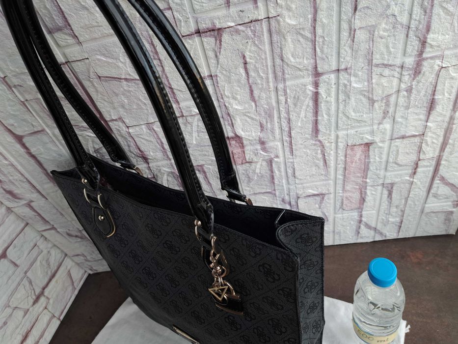 дамска чанта GUESS,сива голяма чанта,гес