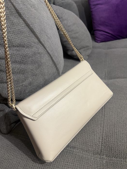 Дамска чанта и потфейли Furla