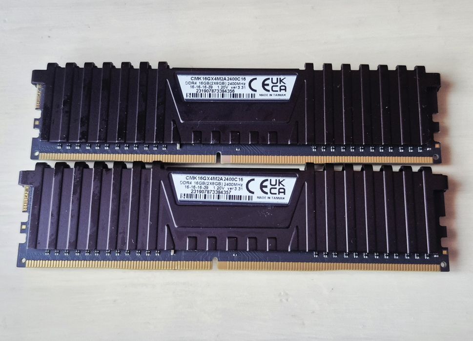 16GB RAM 2400MHz DDR4 Corsair Black LPX