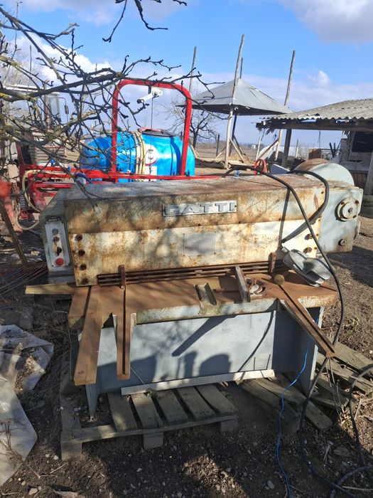 Vând ghiliotină second-hand