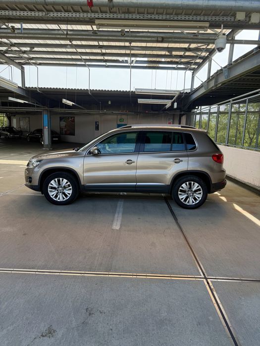 VW Tiguan 2.0 TDI 177 CP 4x4 • Bi-Xenon • Day Light LED • Climatronic • Senzori parcare • Scaune încălzite • Pilot automat • Park Assist • Proprietar