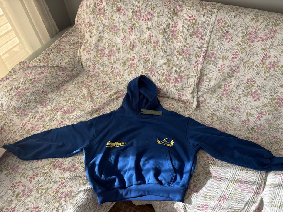 Продавам суичър на Scuffers, чисто нов е