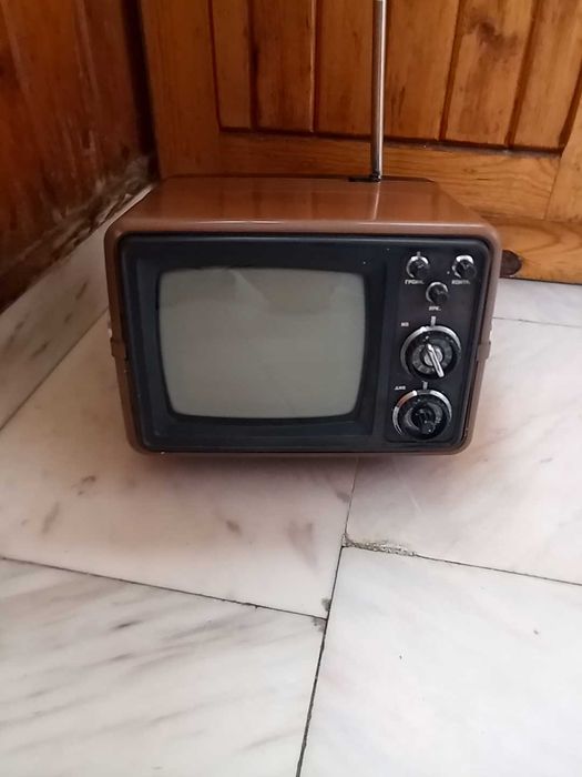 ТЕНТО - портативен телевизор от СССР 12/220 V