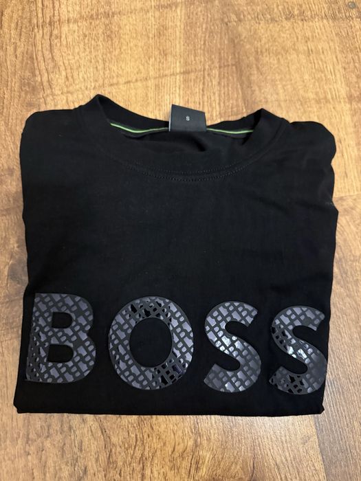 Неупотребявана тениска на HUGO BOSS