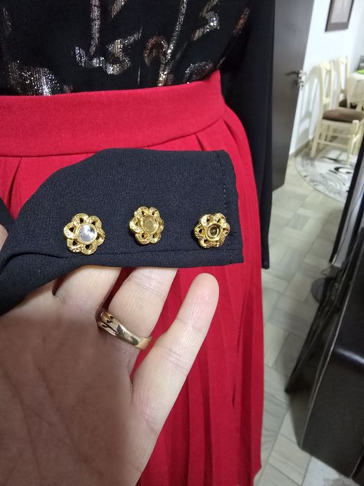 Camasa C&A, din vascoza, cu frunze aurii si argintii, nasturi tip bijuterie,