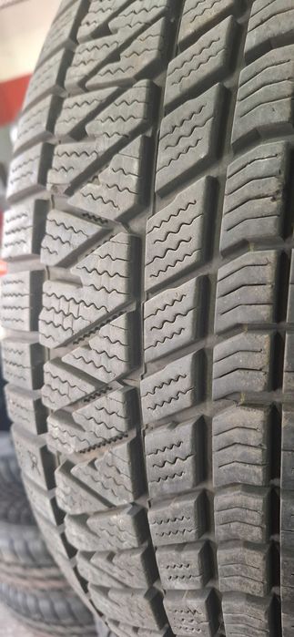 4бр. 235/65/17 Kumho WinterCr. 8mm грайфер,дот18г. Предлагаме монтаж