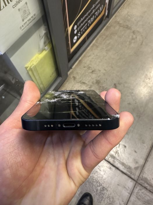 Айфон 14 128ГБ надо заменить экран