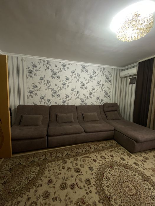 Срочно продаётся стильный и очень удобный диван!