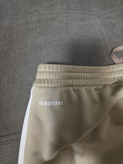 Pantalon adidas essentials bej crem măsură  L