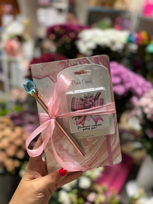 Уникален подарък за учител – дневник + писалка + лале