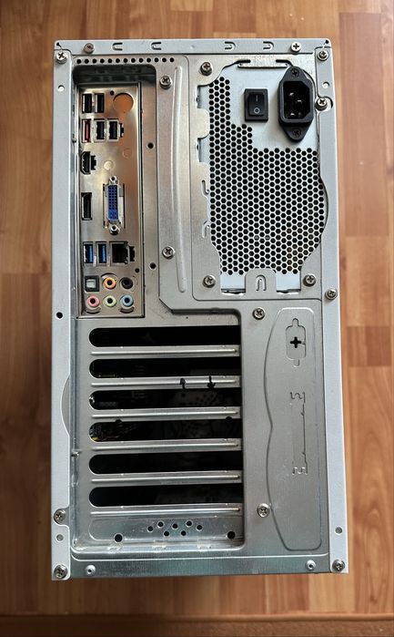 Sistem complet rapid– i7, 16GB RAM, SSD 256GB, video integrat intel