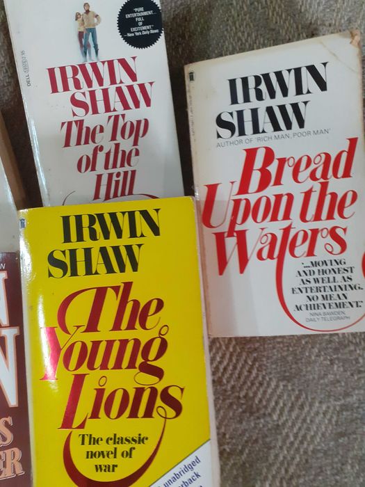 книги  издателство  Penguin оригинал на  английски общо  13 броя