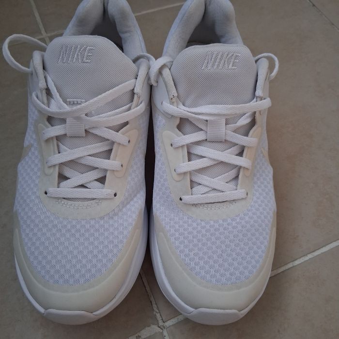 Дамски бели обувки NIKE