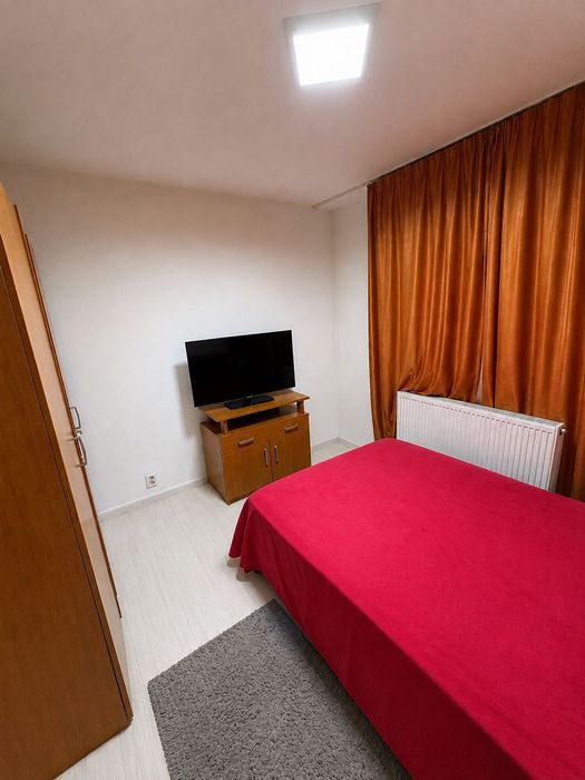 Vând apartament spațios de 107 mp, semidecomandat, Micalaca zona 500.