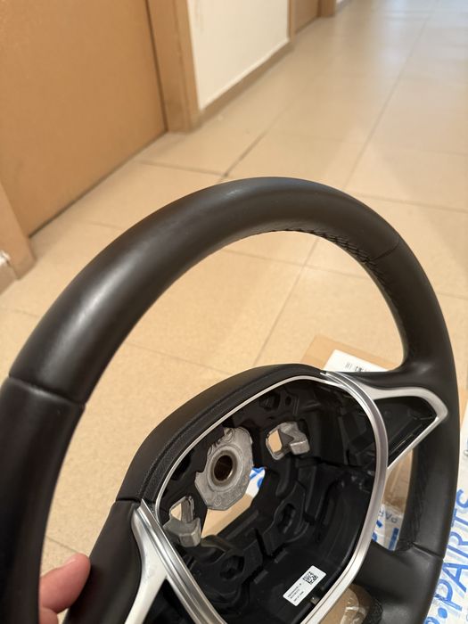 Оригинален кожен волан Dacia Sandero