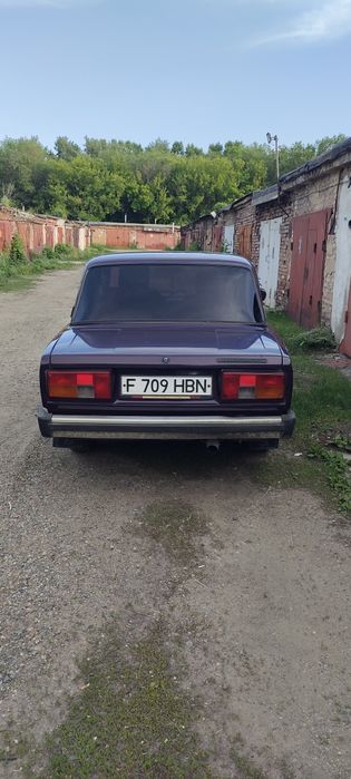 Продам ваз-2105,