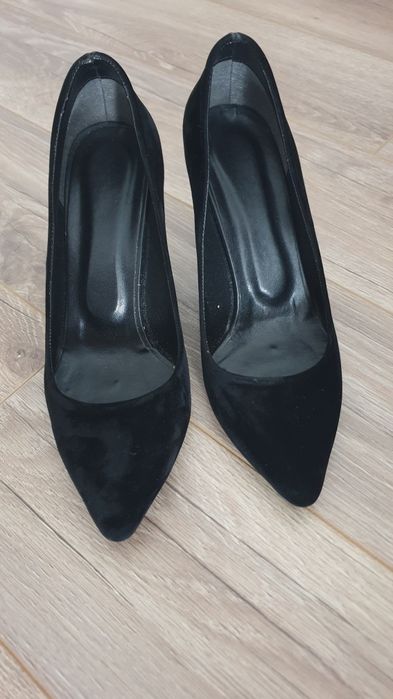 Класически черни велурени стилето обувки