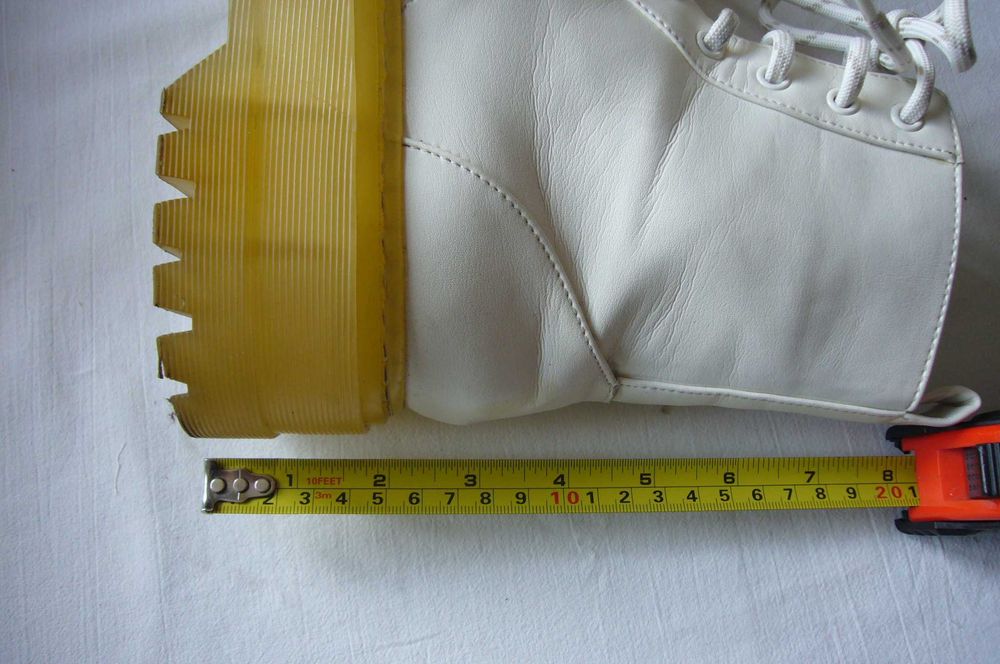 Бели кубинки, боти с платформа, връзки и цип