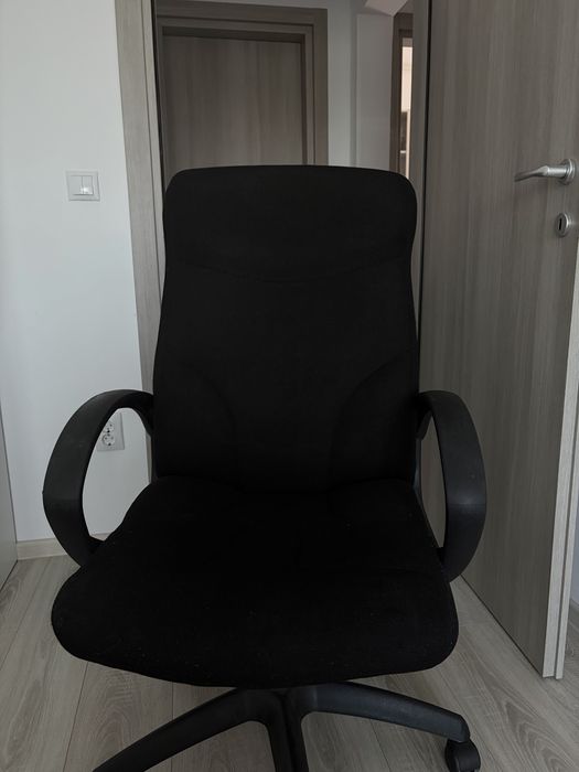 Vand scaun de birou utilizat