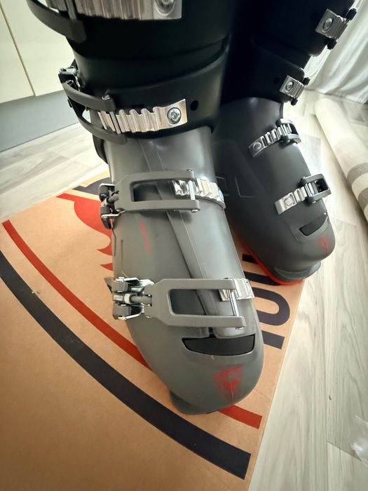 Vând clăparii mărimea 27,5 Rossignol TRACK 90 HV+