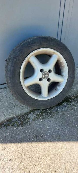 Jenti de aluminiu cu cauciucuri de vara.