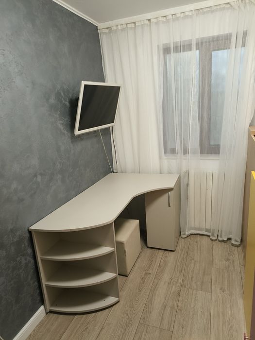 Închiriez apartament cu 3 camere - zona Tomis Nord
