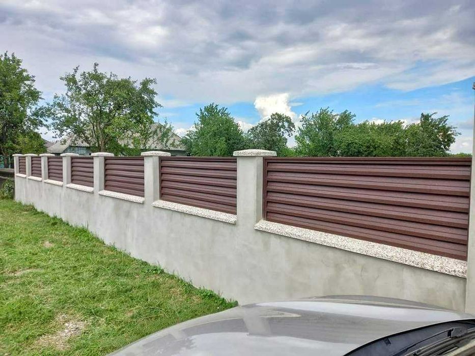 Garduri din panouri stil jaluzele, sipca metalica, tabla, plasa si BCA