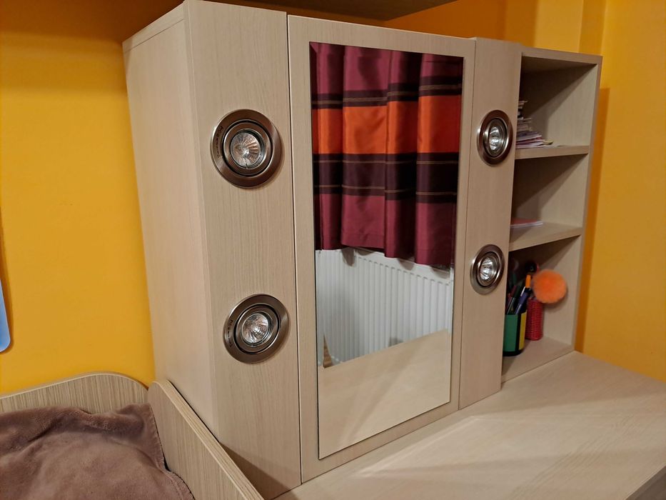 Vand dulap cu oglinda si leduri