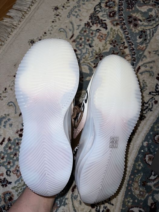 Кроссовкий универсальные