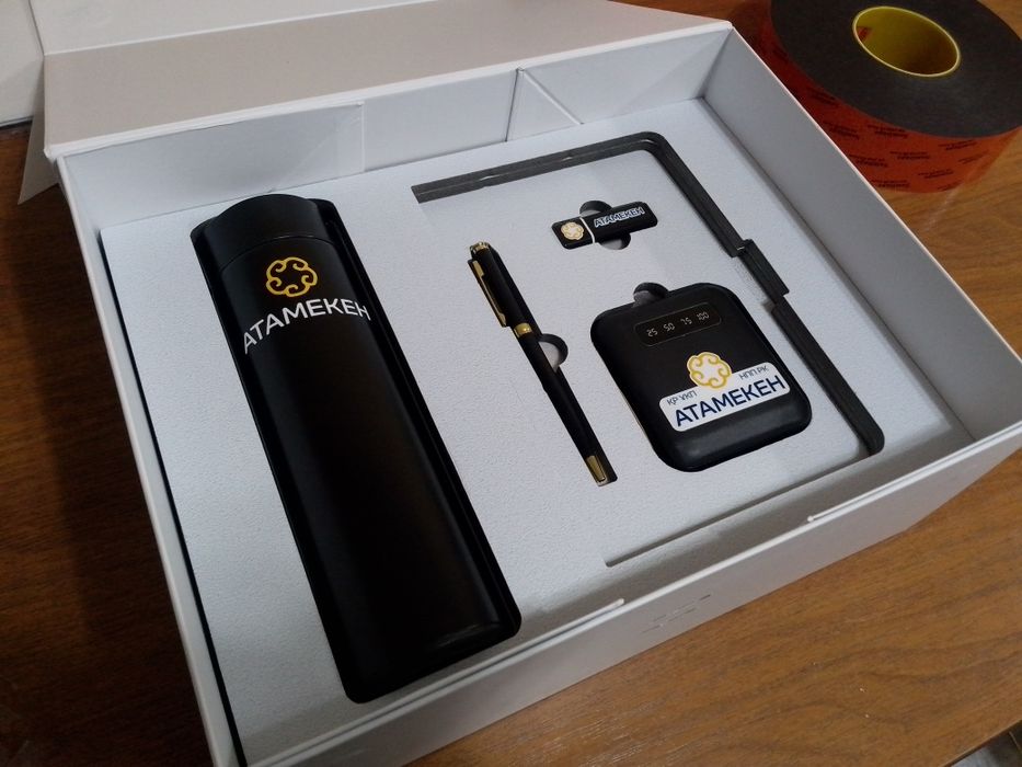 Подарочные коробки с ложементом