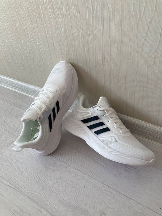 Спортивная кроссовка