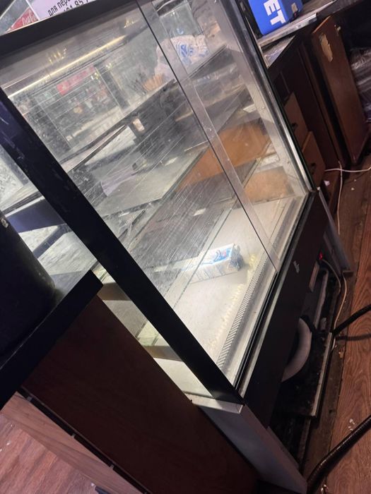 Продам оборудование для кофейни ВИТРИНА СТОЛЫ ДИВАНЫ