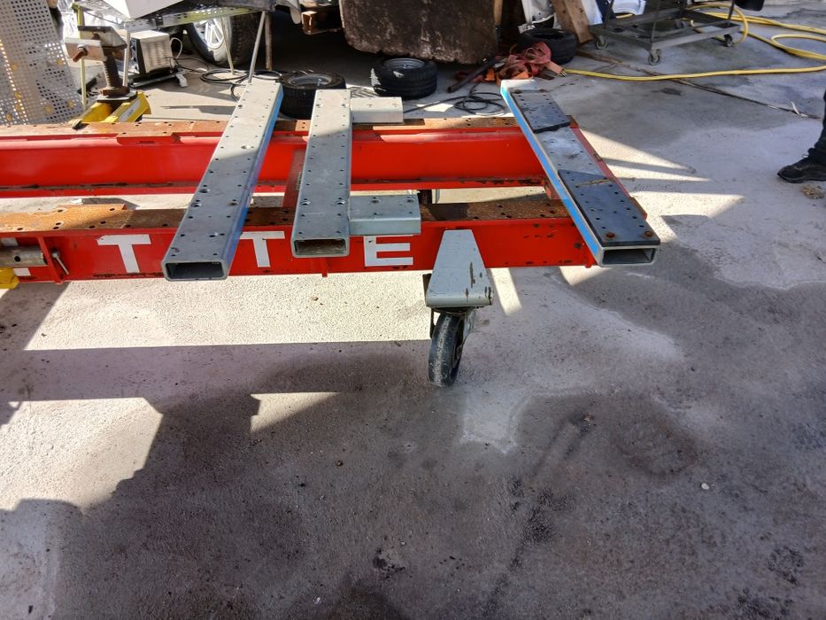 Celete  cayman   машина за изпъване на автомобири