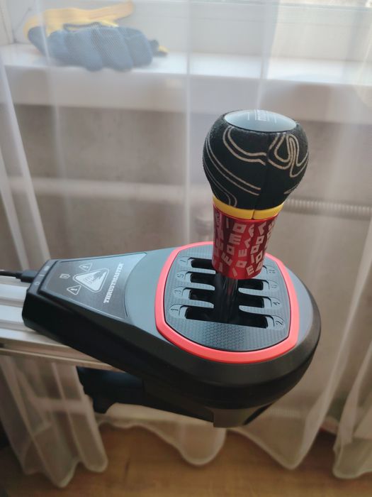 Игровой руль Moza R5 с шифтером thustmaster