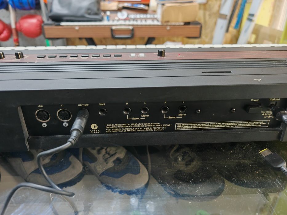 Дигитално пияно Roland EP-77