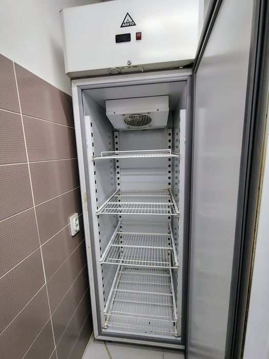 Холодильный шкаф Arkto R0.7-S