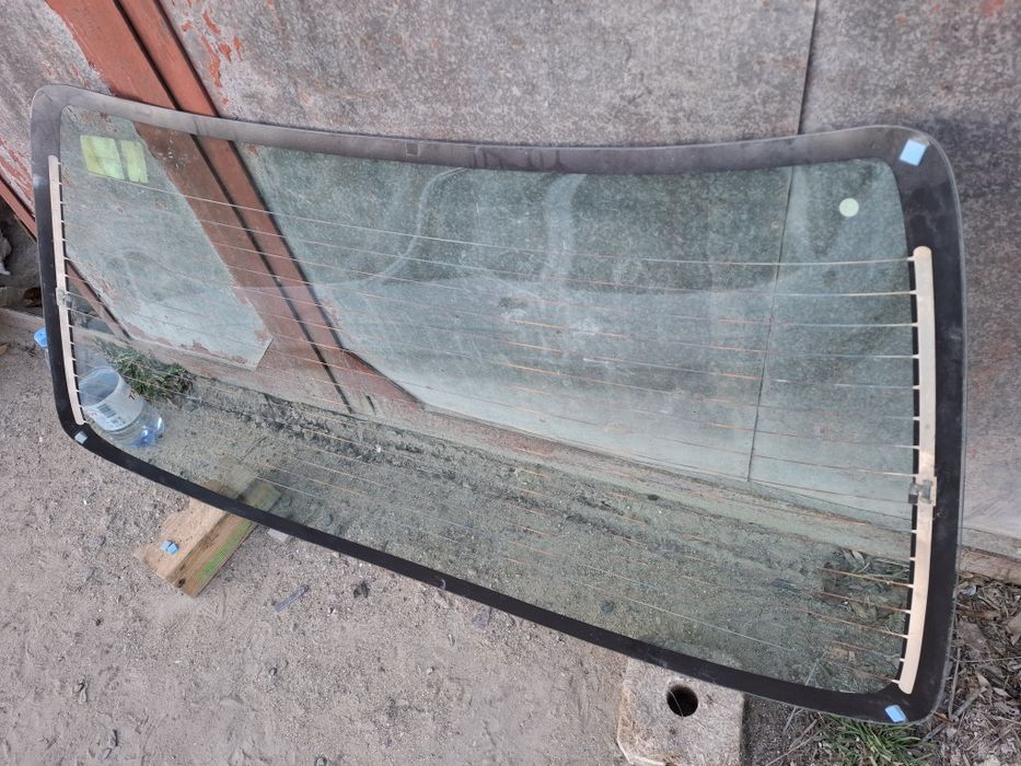 Стекло,заднее  Toyota.