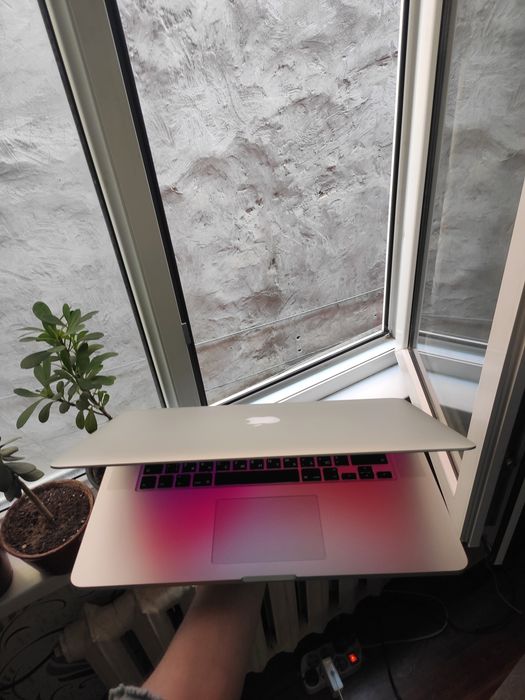 Apple MacBook PRO. i7/16/256 В отличном состояние.