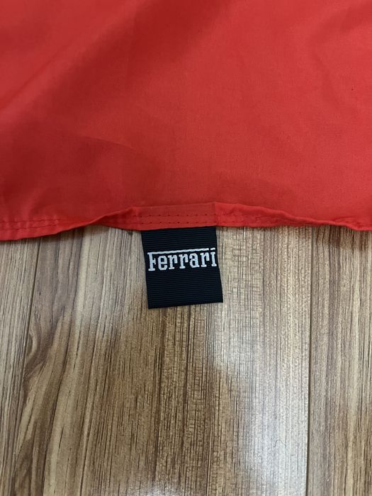 Steag Ferrari , autentic , impecabil