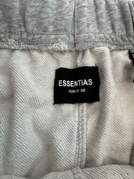 Pantaloni essentials
