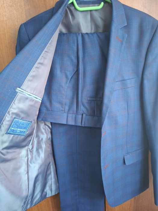 Костюм в отличном состоянии