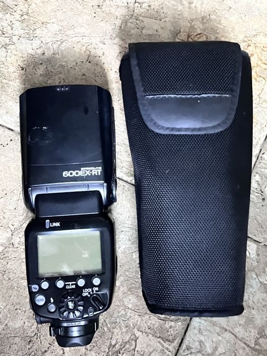 Вспышка Canon Speedlite 600EX-RT с чехлом