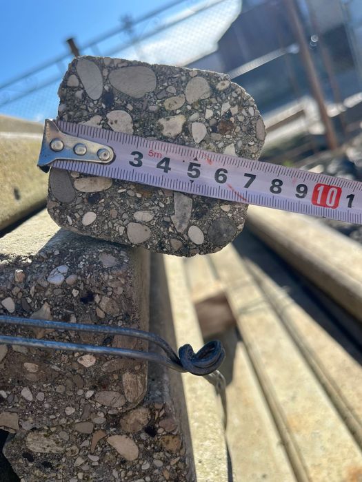 Vand stalpi din beton in stare impecabila