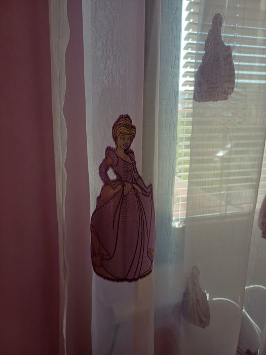 Продавам пердета